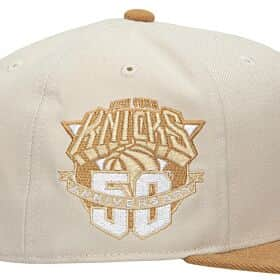 Mitchell & Ness New York Knicks Sandman Cream/Light Brown Hardwood Classics Fitted Hat